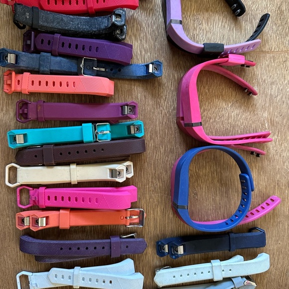 Lot of 30 random jewlry new and vintage mixed ALL WEARABLE Resellers - Picture 4 of 8